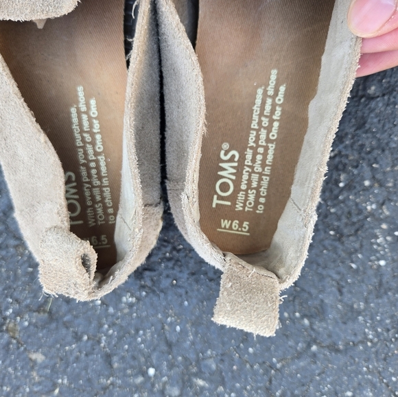 Toms Tan Suede Women's Slip-On Flats-Size 6.5 - Picture 2 of 6